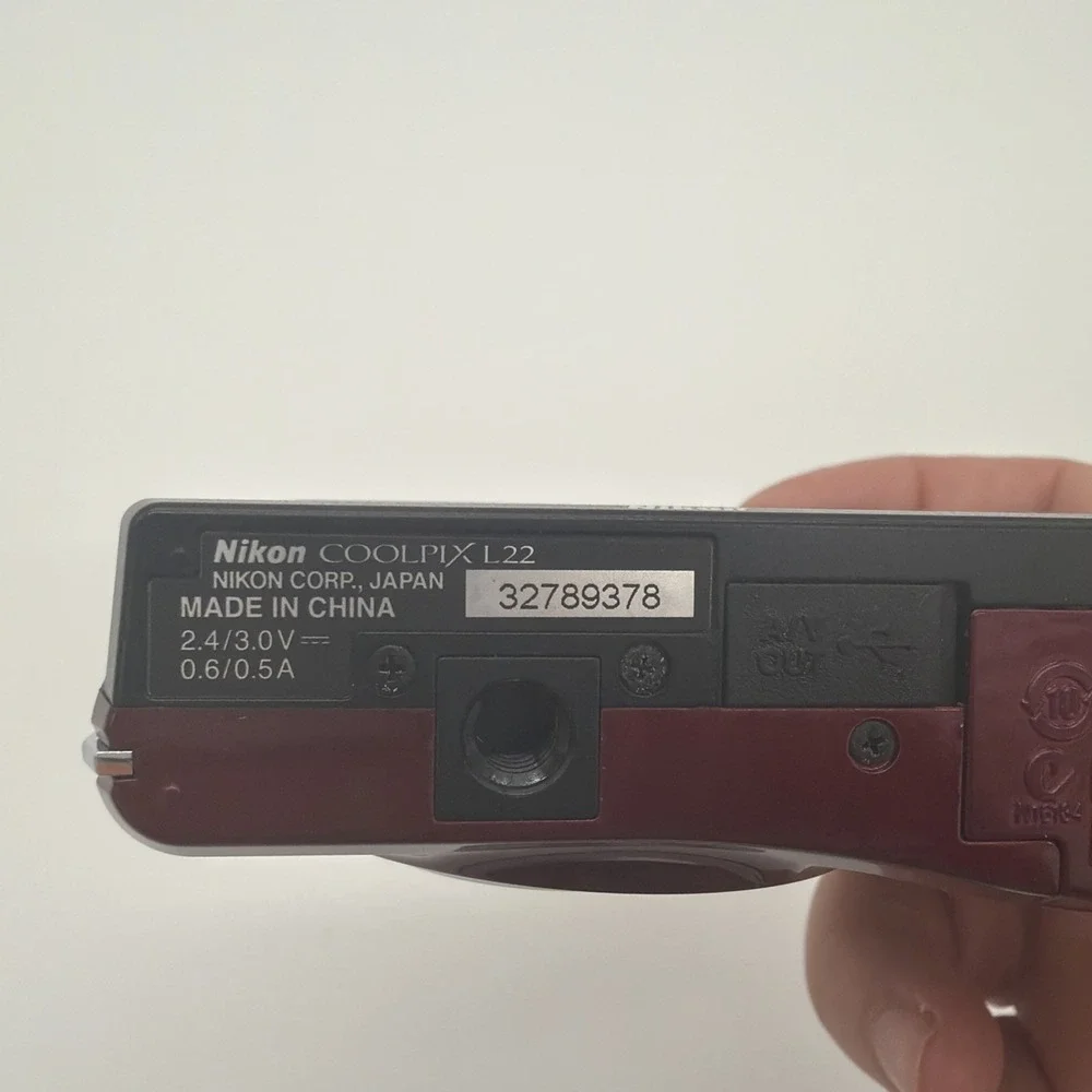 Nikon COOLPIX L22 12.0MP Compact Digital Camera (For Parts or Repair)